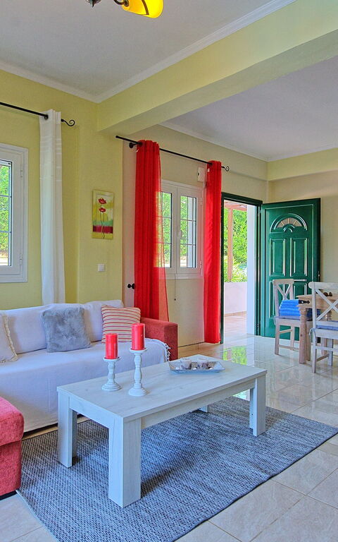 Beachfront Villa Rania: Keuken, Lunchroom, Woonkamer