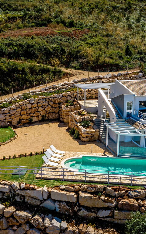 Villa Scire: Buitenshuis, Keer bekeken, Tuin, zwembad