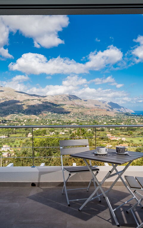 Villa Scire: Balkon / terras / patio, Buitenshuis