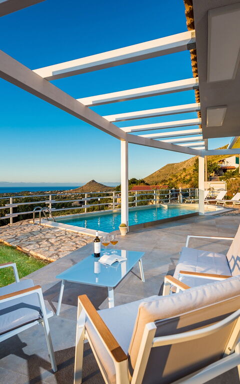 Villa Scire: Buitenshuis, Tuin, zwembad