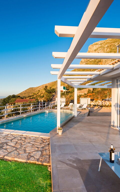 Villa Scire: Buitenshuis, Tuin, zwembad