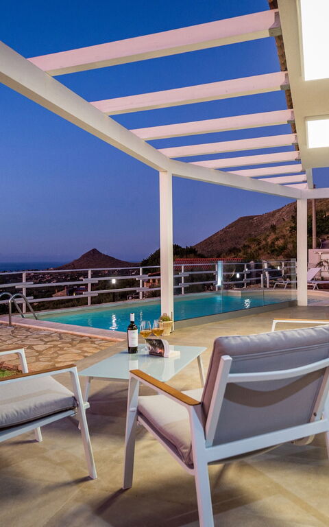 Villa Scire: Buitenshuis, zwembad