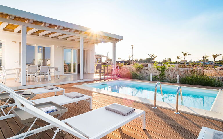 Villa San Lorenzo Palma: Buitenshuis, zwembad