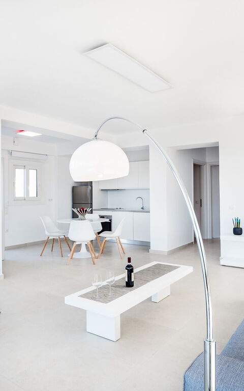 Villa Athena: Keuken, Lunchroom, Woonkamer