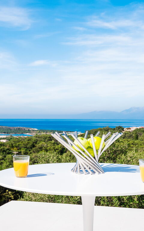 Villa Nafsika: Buitenshuis