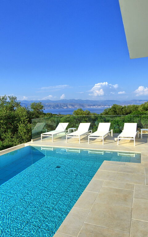 Villa Nafsika: Buitenkanten, zwembad