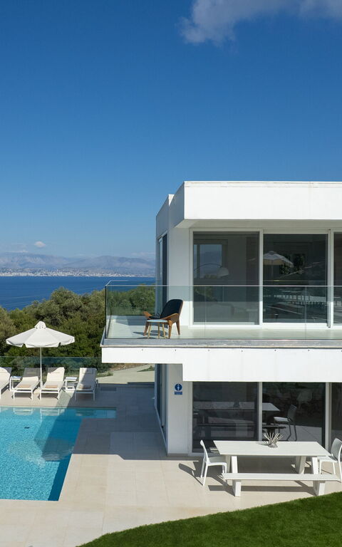 Villa Nafsika: Buitenkanten, Buitenshuis, Keer bekeken, zwembad