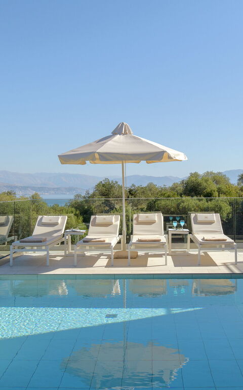 Villa Nafsika: Buitenkanten, Buitenshuis, Keer bekeken, zwembad