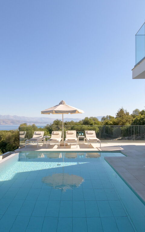 Villa Nafsika: Buitenkanten, Buitenshuis, Keer bekeken, zwembad