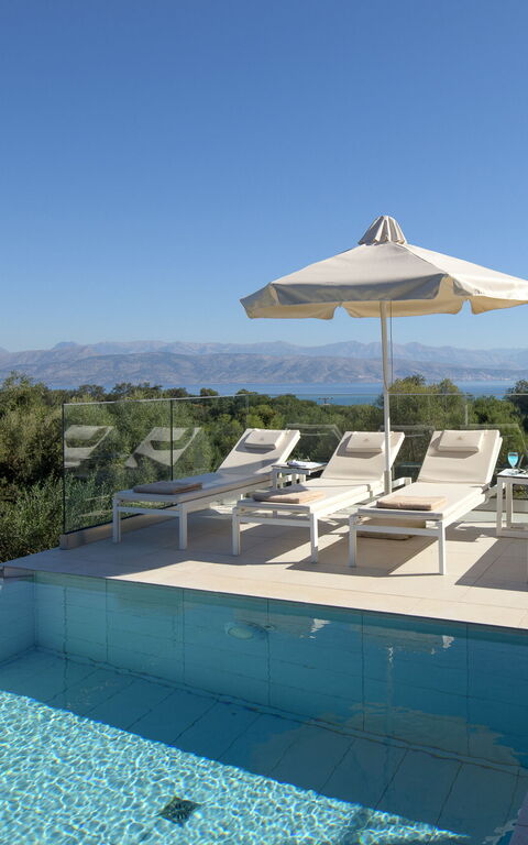 Villa Nafsika: Buitenkanten, Buitenshuis, zwembad