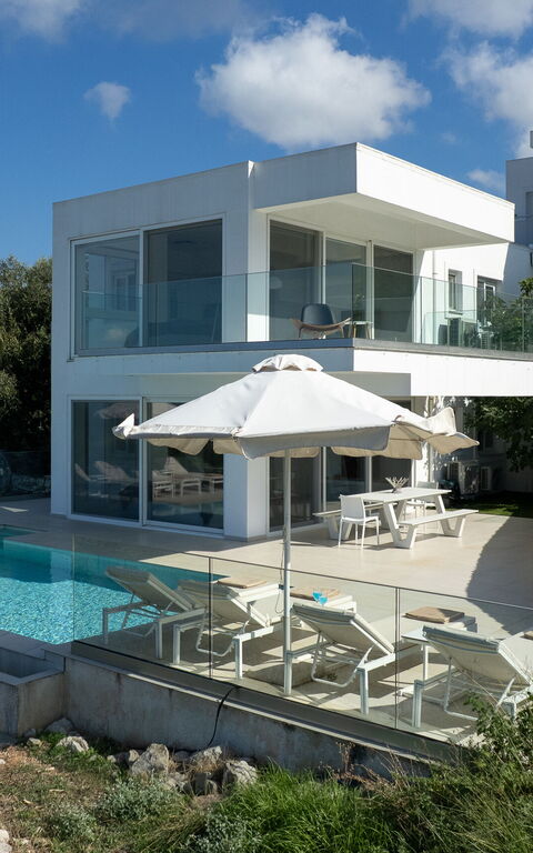 Villa Nafsika: Buitenkanten, Buitenshuis, zwembad