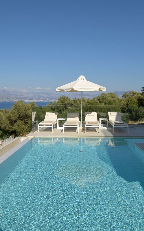 Villa Nafsika: Buitenkanten, Buitenshuis, Keer bekeken, zwembad