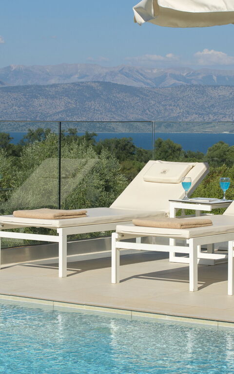 Villa Nafsika: Buitenkanten, Buitenshuis, Keer bekeken, zwembad