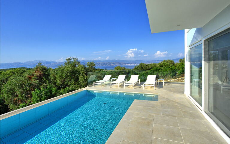 Villa Nafsika: Buitenkanten, zwembad