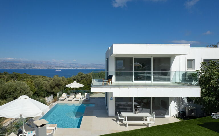 Villa Nafsika: Buitenkanten, Buitenshuis, Keer bekeken, zwembad