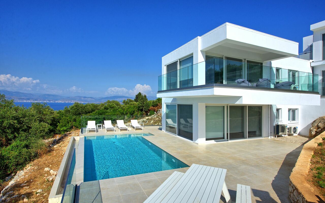 Villa Nafsika: Buitenkanten, zwembad