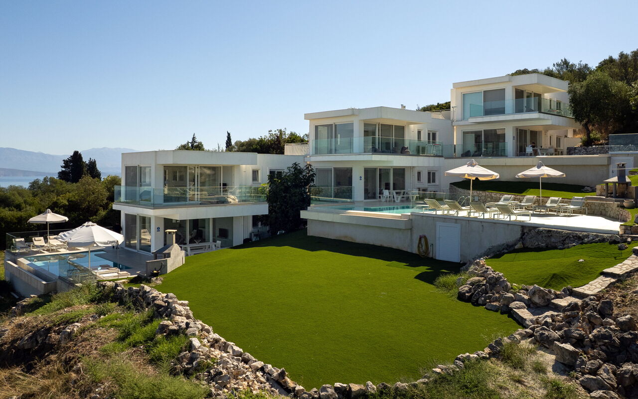 Villa Nafsika: Buitenkanten, Buitenshuis, Tuin