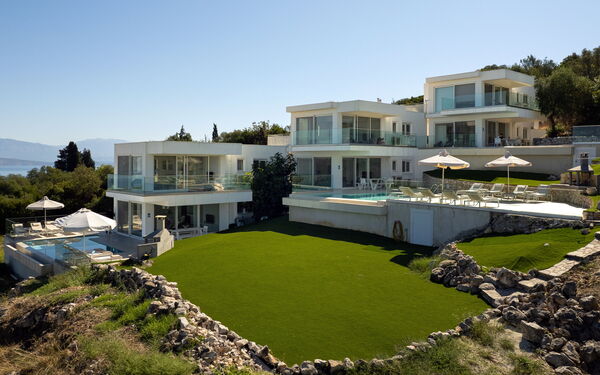 Villa Nafsika: Buitenkanten, Buitenshuis, Tuin