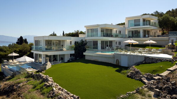 Villa Nafsika: Buitenkanten, Buitenshuis, Tuin