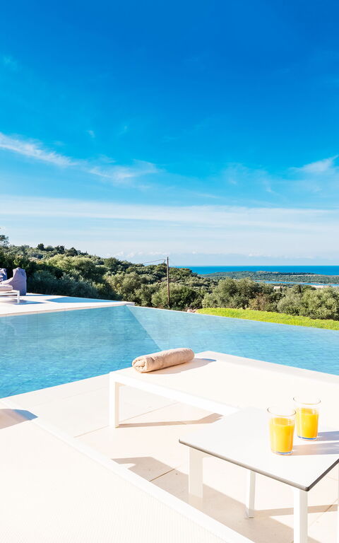 Villa Arete: Tuin, zwembad