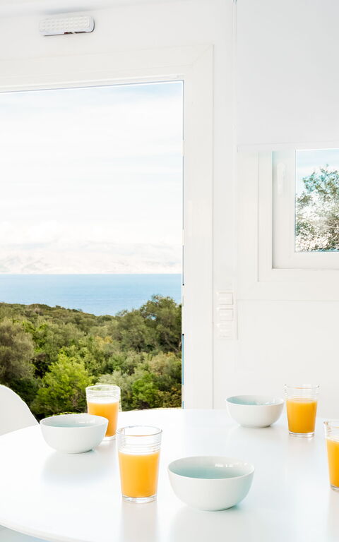 Villa Arete: Keuken, Lunchroom, Woonkamer