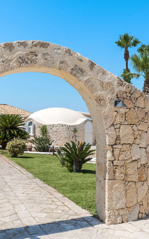 Villa Del Mito: Buitenkanten, Buitenshuis, Hoofdingang, Tuin