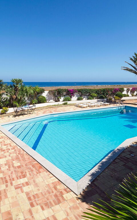 Villa Cala Mancina: Buitenshuis, zwembad