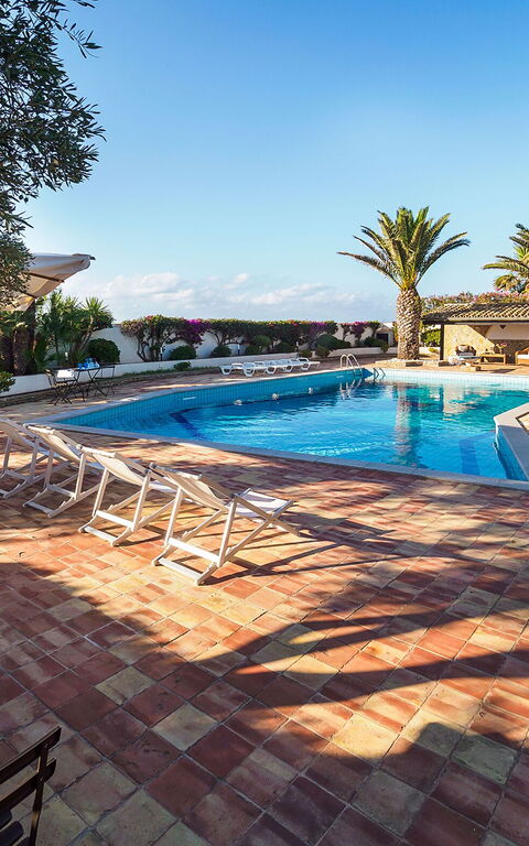 Villa Cala Mancina: Buitenshuis, zwembad