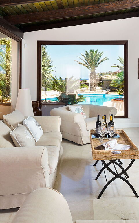 Villa Cala Mancina: Woonkamer