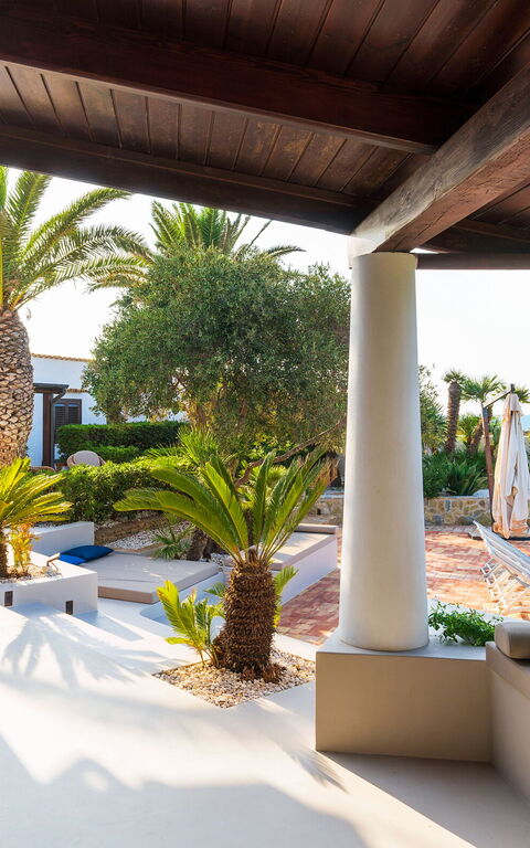 Villa Cala Mancina: Balkon / terras / patio, Buitenkanten, Buitenshuis, zwembad