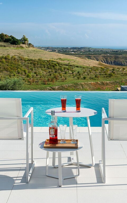 Villa Camemi: Buitenshuis, Zomer, zwembad