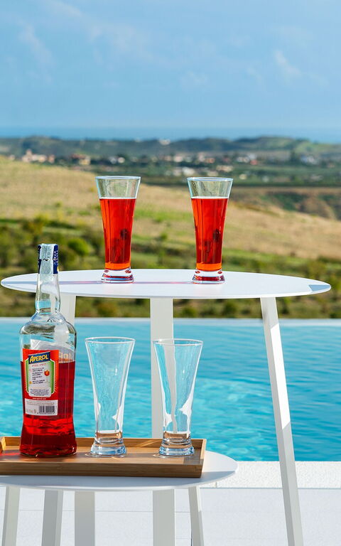 Villa Camemi: Buitenshuis, Zomer, zwembad