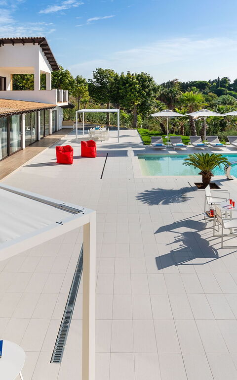 Villa Camemi: Buitenshuis, Zomer, zwembad