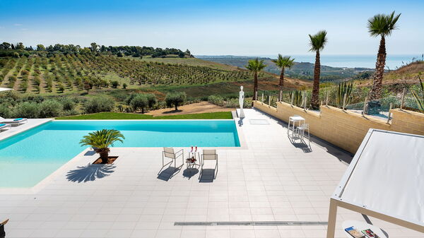 Villa Camemi: Buitenshuis, Keer bekeken, Zomer, zwembad