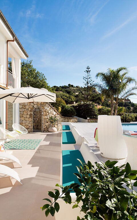 Villa Pales: Buitenshuis, zwembad