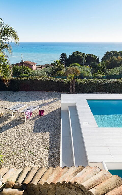 Villa Pales: Buitenshuis, Keer bekeken, Tuin, zwembad