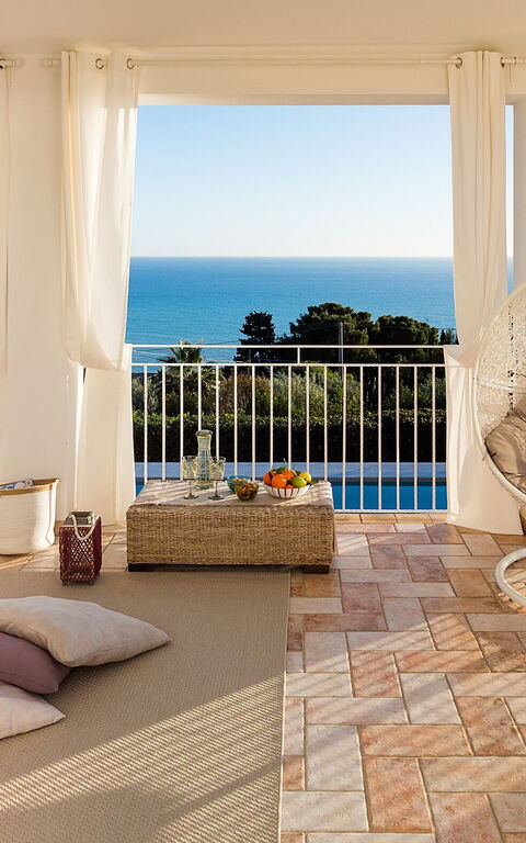 Villa Pales: Balkon / terras / patio, Buitenshuis