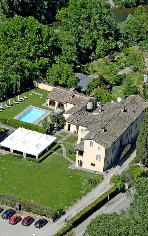 Santa Flora: Keer bekeken