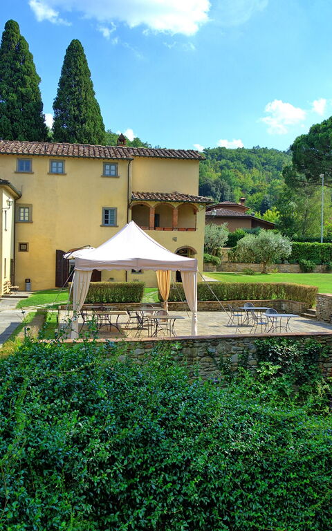 Santa Flora: Buitenshuis, Tuin