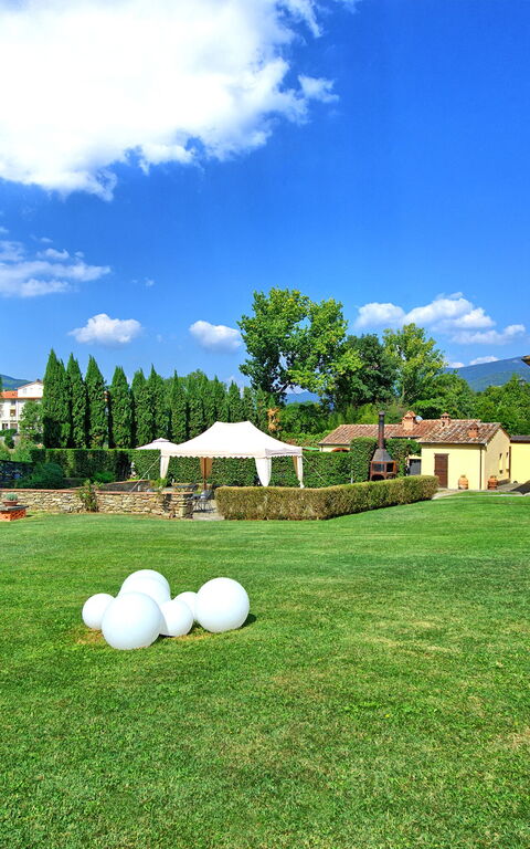 Santa Flora: Buitenshuis, Tuin