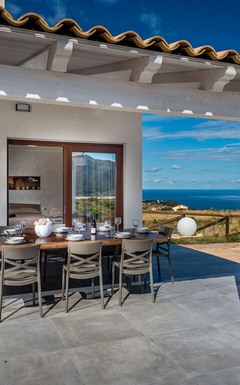 Villa Livreri: Balkon / terras / patio, Buitenshuis