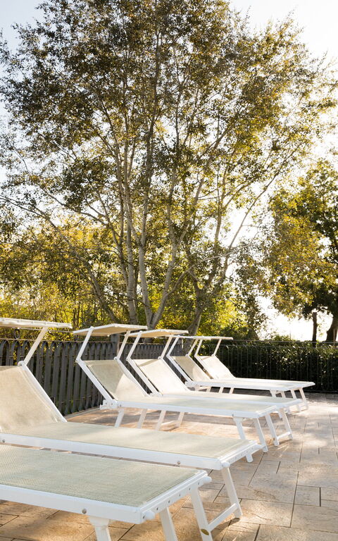 Villa Apollinare: Buitenshuis