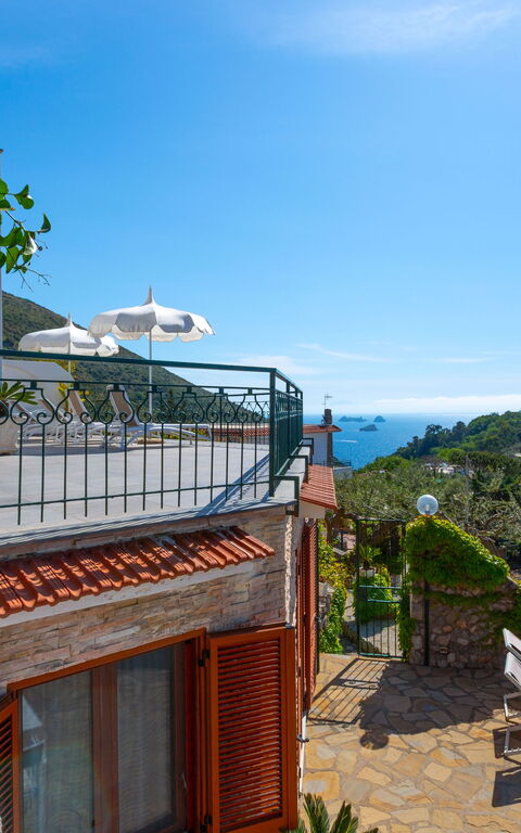 Villa Marianna: Buitenkanten, Buitenshuis, Keer bekeken