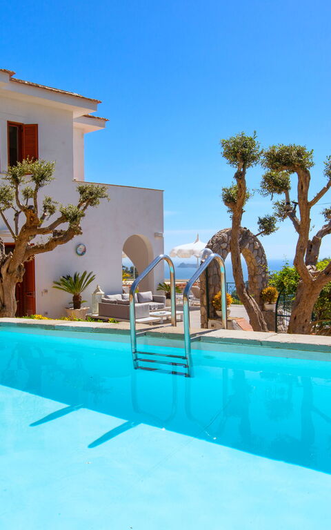 Villa Marianna: Buitenkanten, Buitenshuis, Keer bekeken, zwembad