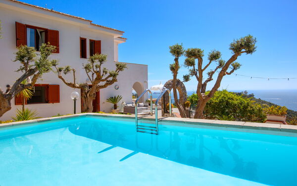 Villa Marianna: Buitenkanten, Buitenshuis, Keer bekeken, zwembad