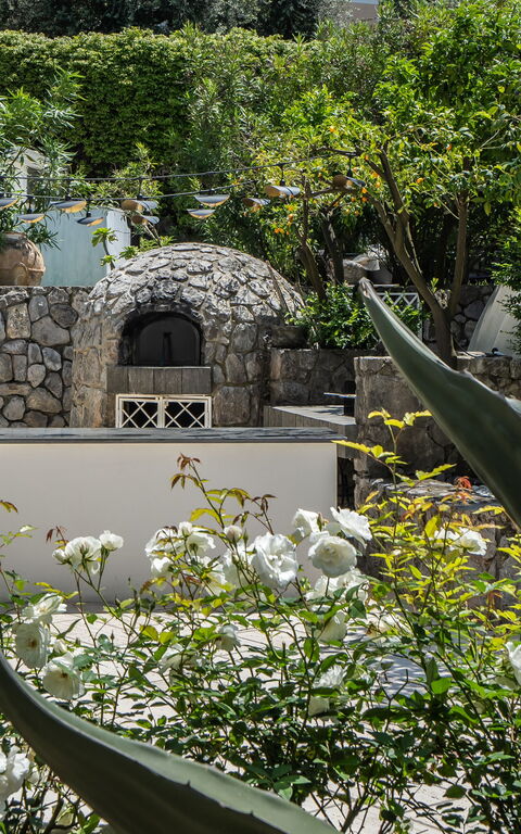 Villa Antonietta: Buitenkanten, Buitenshuis