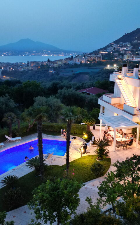 Villa Antonietta: Buitenkanten, Buitenshuis, Keer bekeken, zwembad