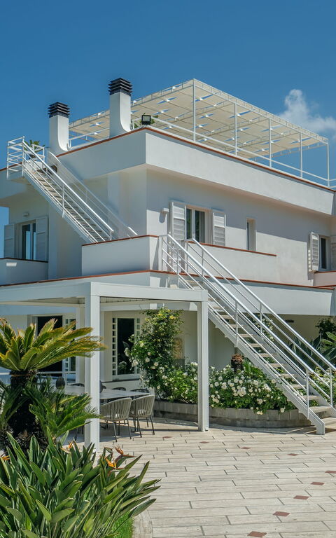 Villa Antonietta: Buitenkanten, Buitenshuis, Hoofdingang