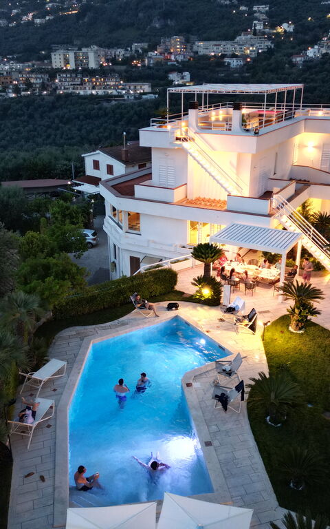 Villa Antonietta: Buitenkanten, Buitenshuis, Keer bekeken, zwembad