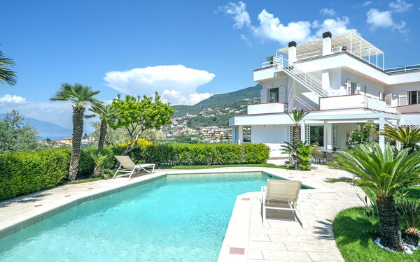 Villa Antonietta: Buitenkanten, Buitenshuis, Tuin, zwembad